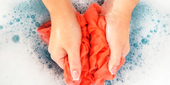 Cara Mencuci Pakaian yang Benar Tanpa Mesin Cuci agar Bersih Maksimal