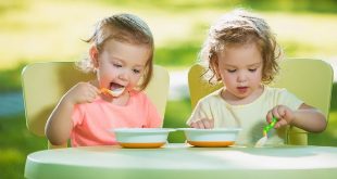 Cara Mengajarkan Anak Makan Sendiri dalam Masa Pertumbuhan