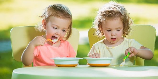 Cara Mengajarkan Anak Makan Sendiri dalam Masa Pertumbuhan